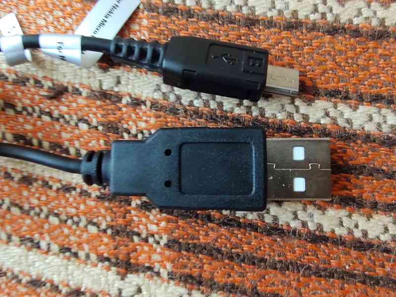 USB nabíjecí a datový kabel - foto 2