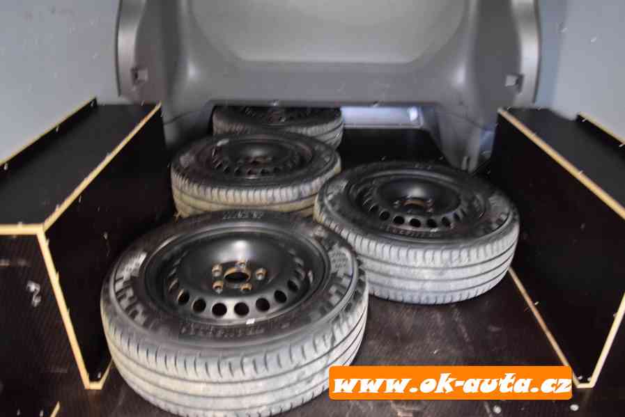 Volkswagen Transporter 2.0 TDI COMFORT DSG LONG 5 MÍST 2022  - foto 12