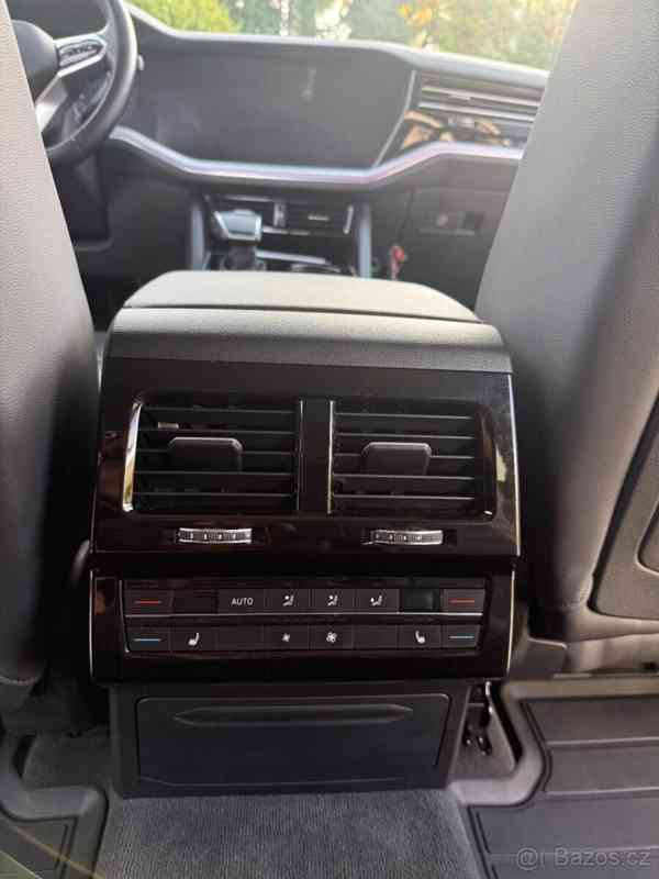 Volkswagen Touareg 3,0   V6 210kW TOP STAV - foto 9