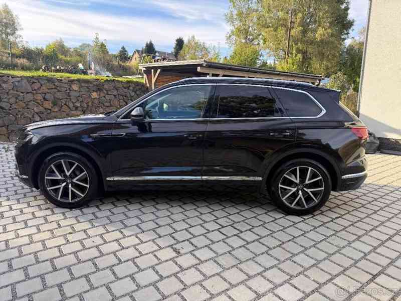 Volkswagen Touareg 3,0   V6 210kW TOP STAV - foto 6