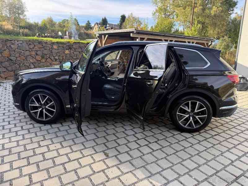 Volkswagen Touareg 3,0   V6 210kW TOP STAV - foto 11