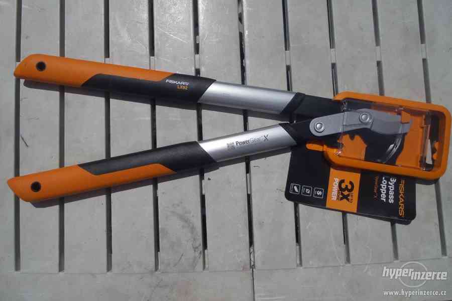 Nůžky na silné větve Fiskars PowerGearX dvoučepelové - foto 1