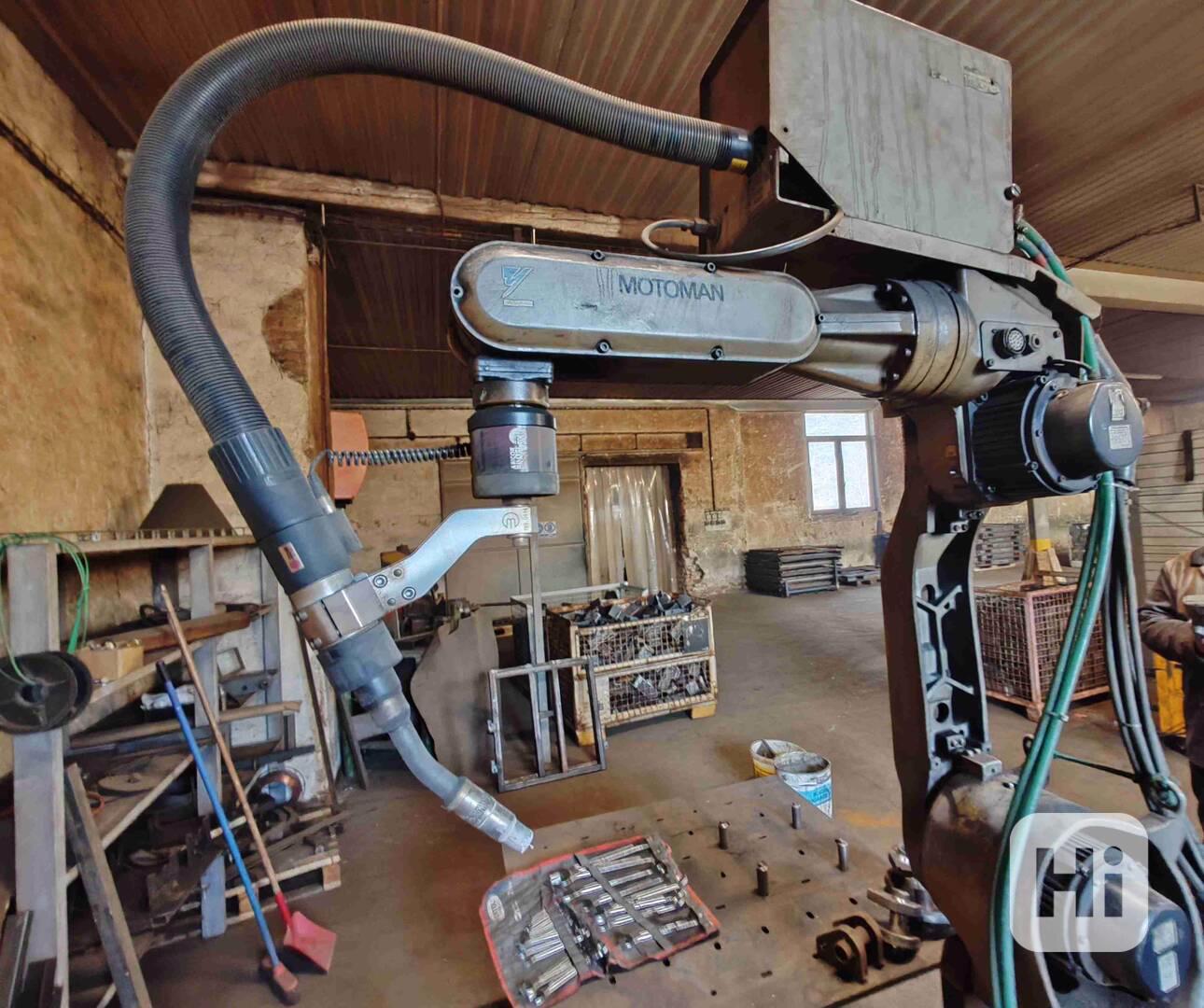 Použitý svařovací robot Motoman XRC, r. v. 2002 - foto 1
