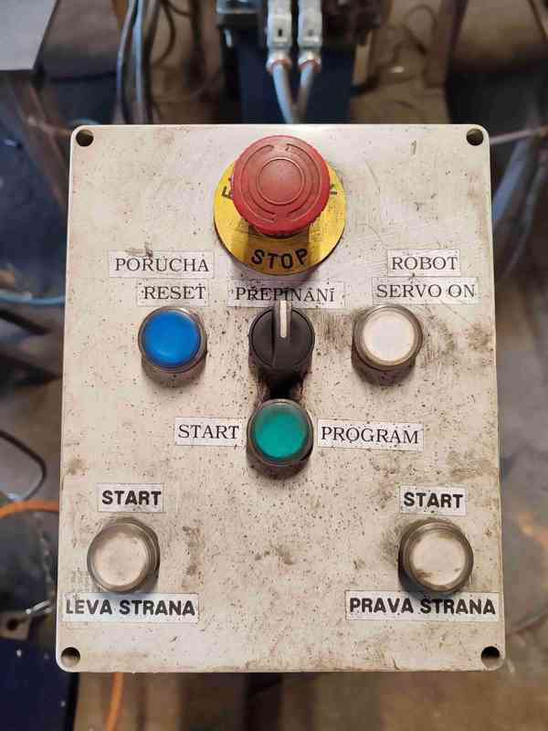 Použitý svařovací robot Motoman XRC, r. v. 2002 - foto 3