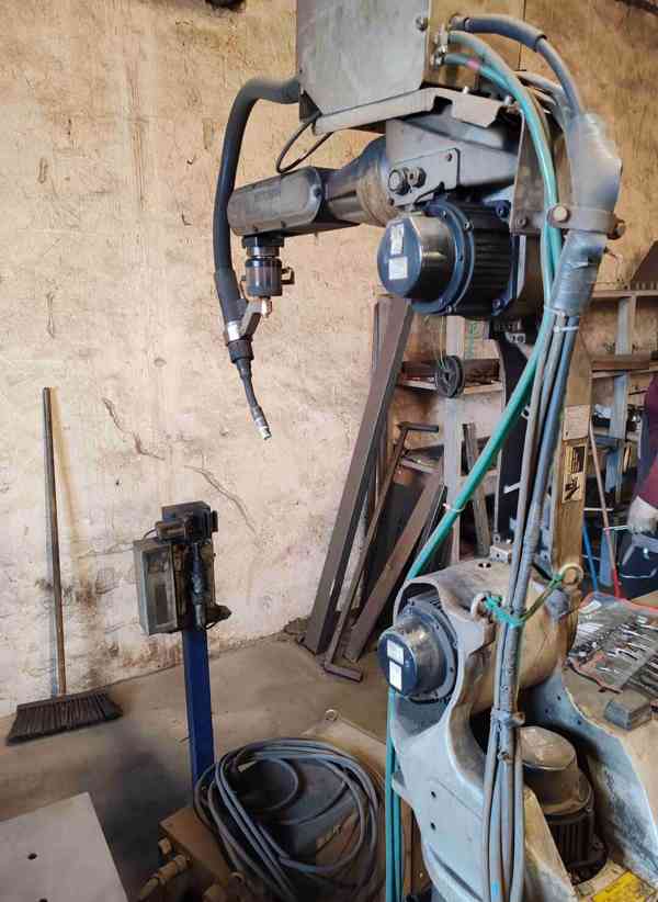 Použitý svařovací robot Motoman XRC, r. v. 2002 - foto 2