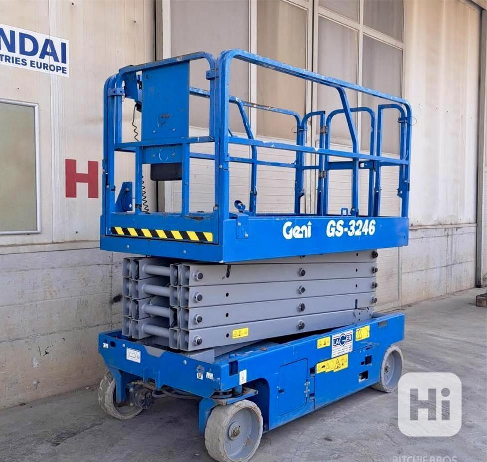 Pracovní nůžková aku plošina Genie GS 3246 nový model - foto 1