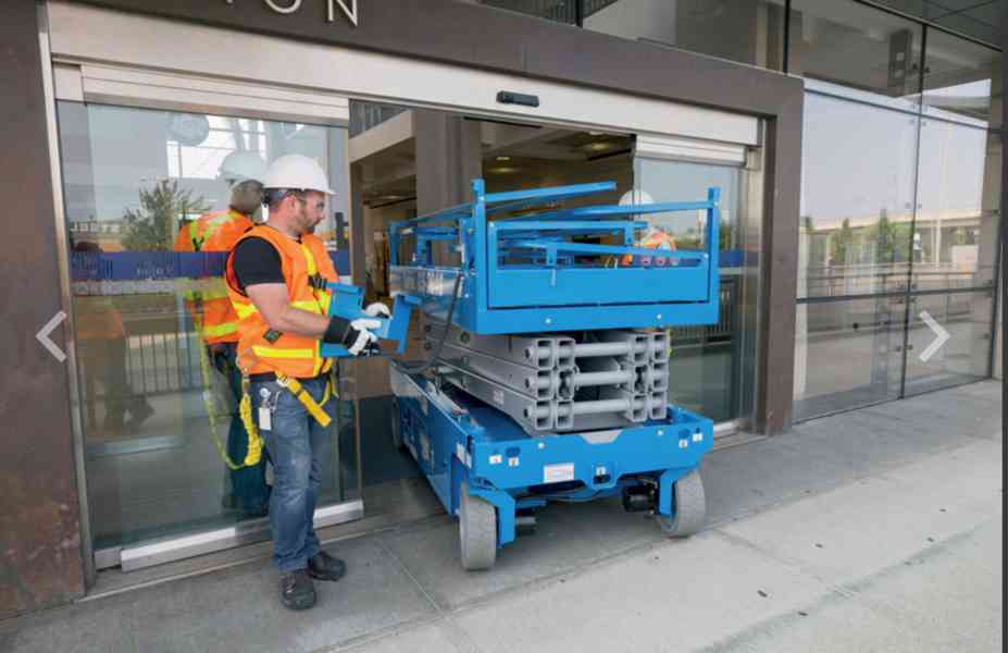 Pracovní nůžková aku plošina Genie GS 3246 nový model - foto 7