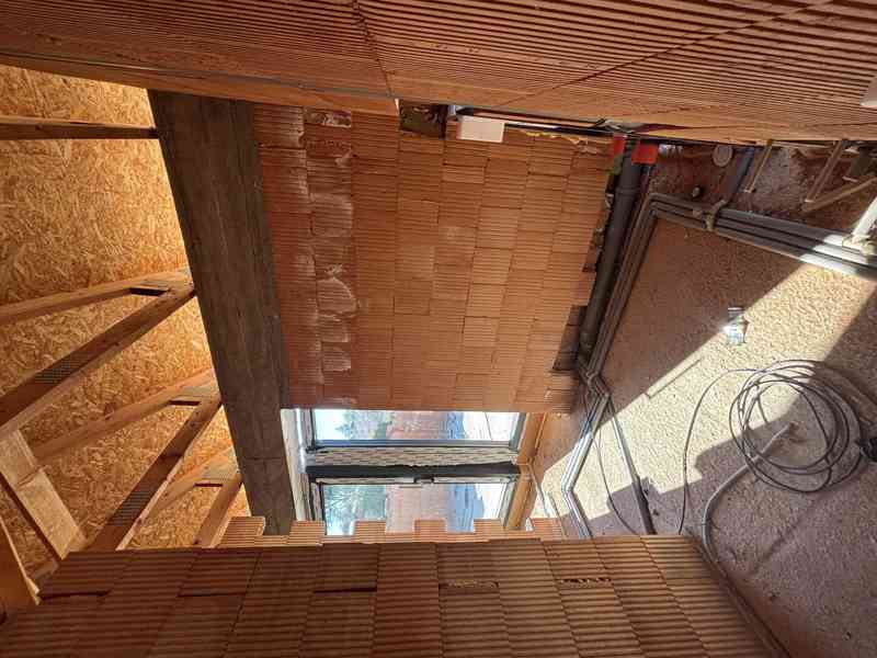 Prodej rozestavěného rodinného domu v klidné části Frymburku - foto 6