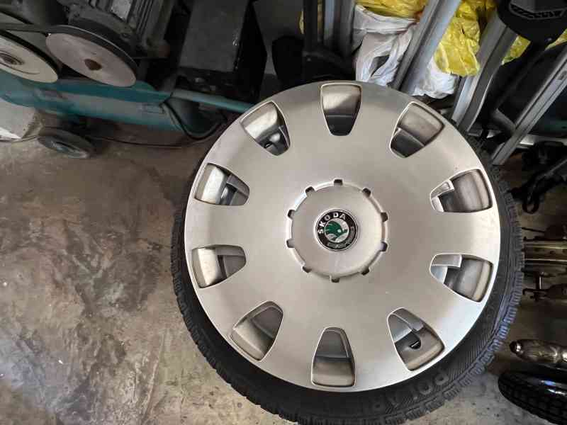 Plechové originál zimní kola Škoda Octavia  195/65 R15 - foto 3