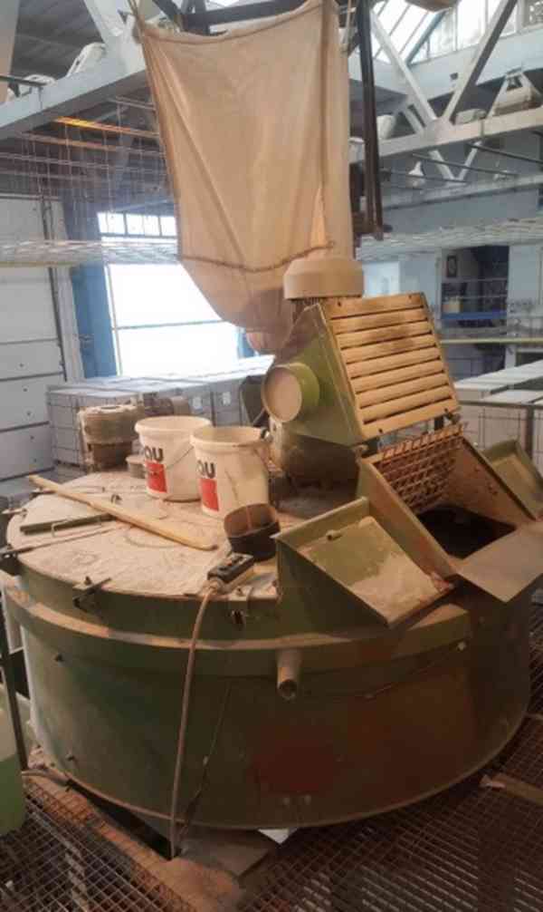 Čtyřsloupový hydr. lis pro lisování keramických materiálů   - foto 11