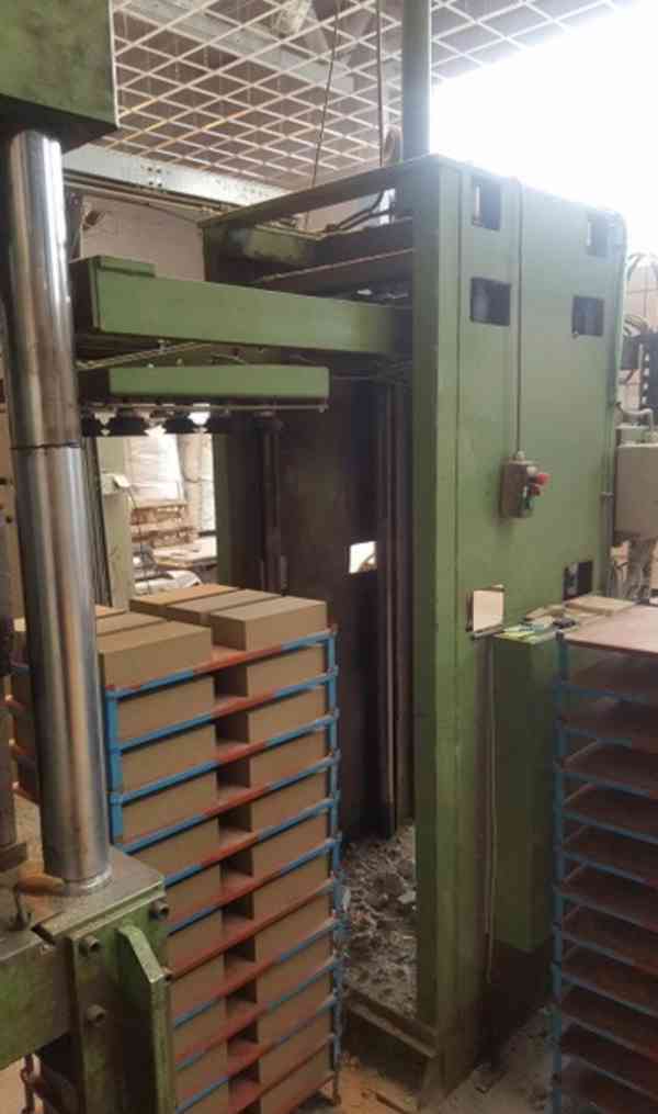 Čtyřsloupový hydr. lis pro lisování keramických materiálů   - foto 5