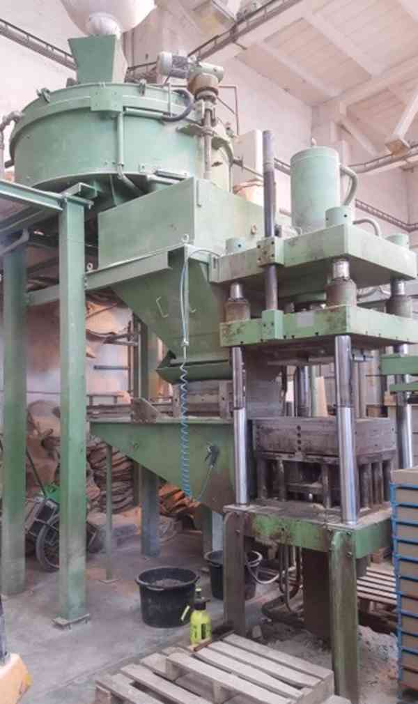 Čtyřsloupový hydr. lis pro lisování keramických materiálů   - foto 2