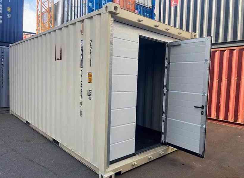 20stopý přepravní kontejner + sekční vrata + okno - foto 2