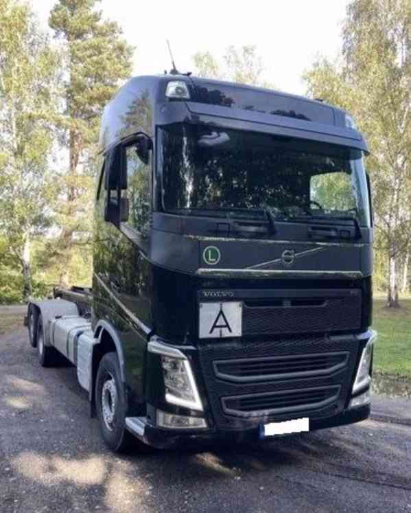 6x2 Volvo FH540 hák kontejner 2lůžka EUR6 - foto 3