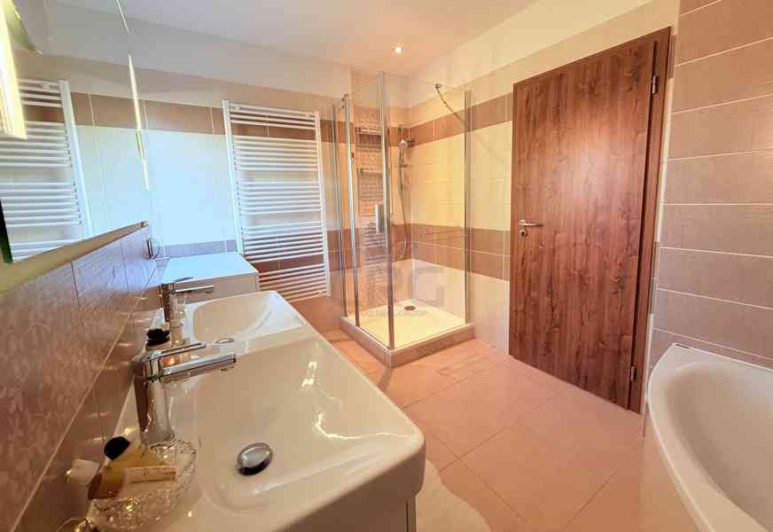 VÝJÍMEČNÉ RODINNÉ BYDLENÍ V ČEBÍNĚ“ - foto 14