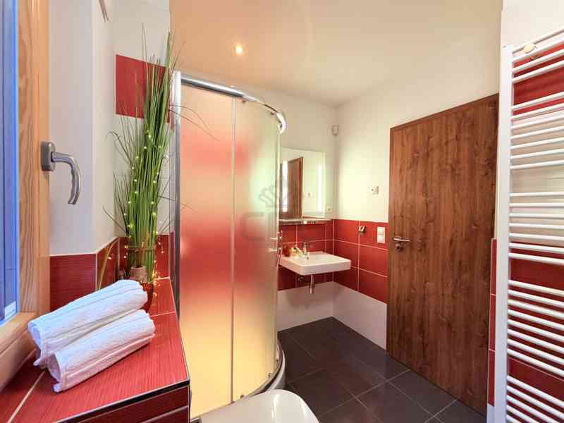 VÝJÍMEČNÉ RODINNÉ BYDLENÍ V ČEBÍNĚ“ - foto 7