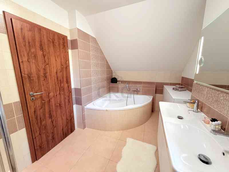 VÝJÍMEČNÉ RODINNÉ BYDLENÍ V ČEBÍNĚ“ - foto 13