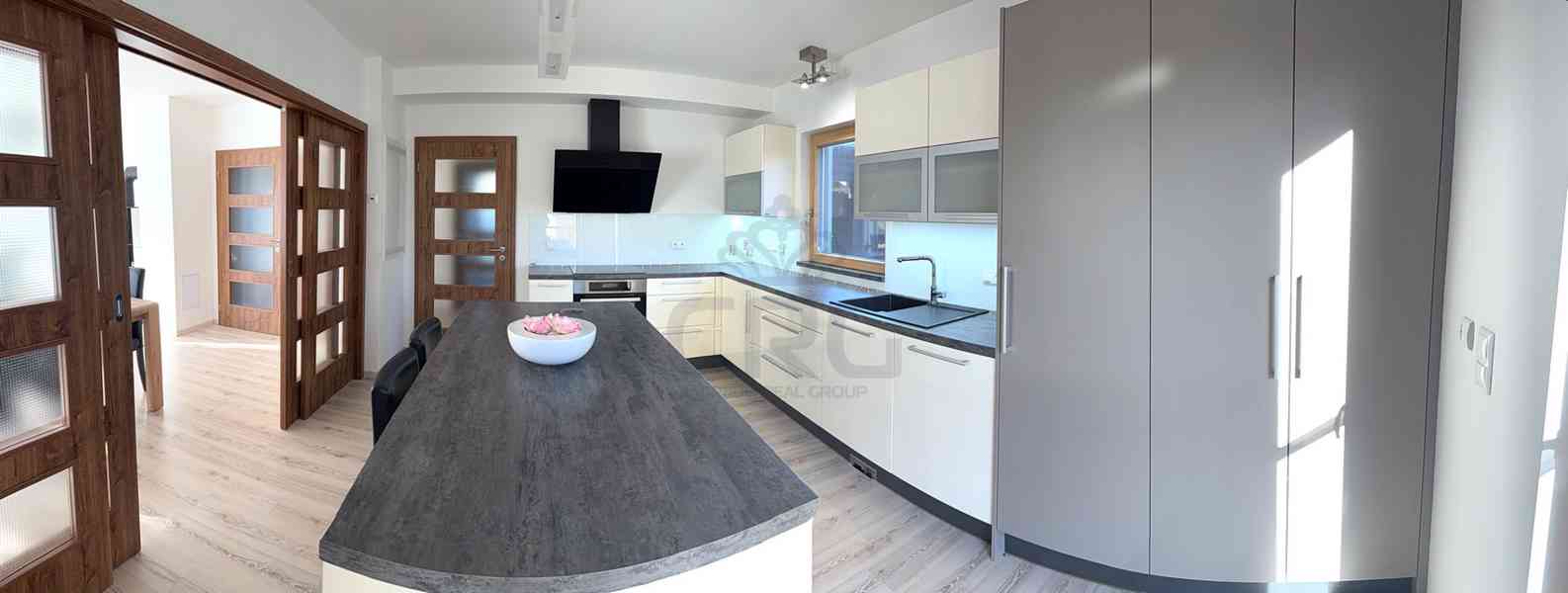 VÝJÍMEČNÉ RODINNÉ BYDLENÍ V ČEBÍNĚ“ - foto 6