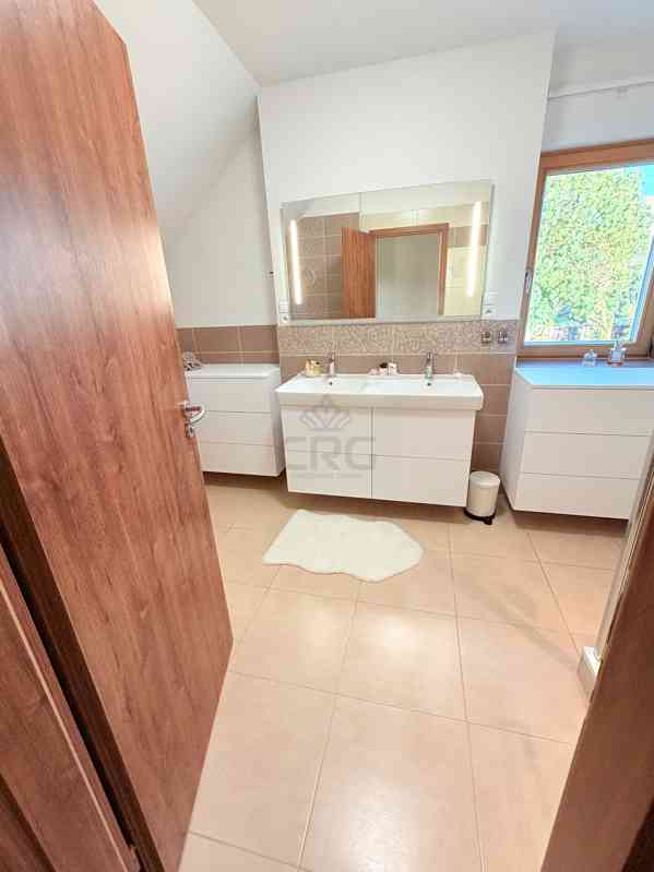 VÝJÍMEČNÉ RODINNÉ BYDLENÍ V ČEBÍNĚ“ - foto 12