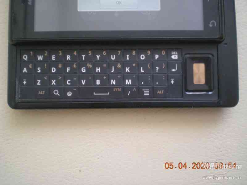 Motorola Milestone - dotykový telefon s QWERTY klávesnicí - foto 6