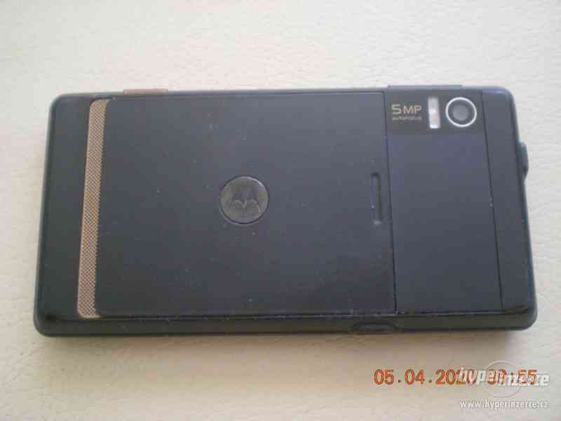 Motorola Milestone - dotykový telefon s QWERTY klávesnicí - foto 11