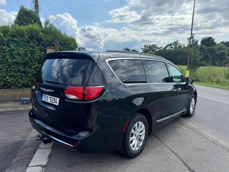 Chrysler Pacifica 3,6 L V6 Tour L 2017  - foto 3