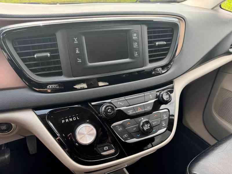 Chrysler Pacifica 3,6 L V6 Tour L 2017  - foto 17