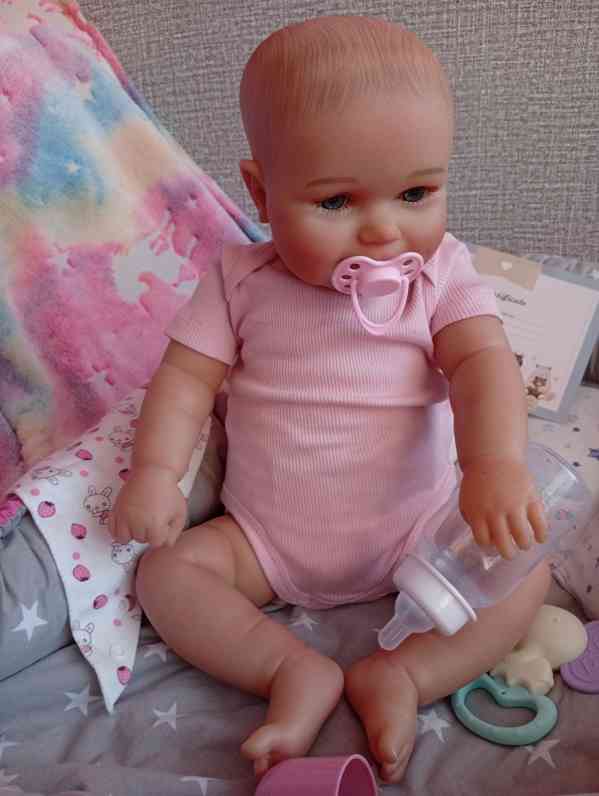 Realistická Reborn panenka usměvavá holčička Maddie  - foto 8