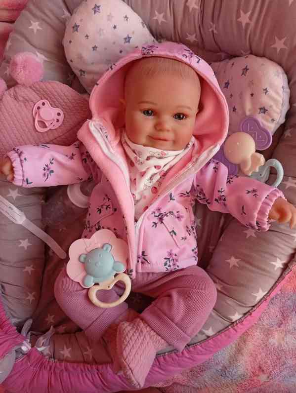 Realistická Reborn panenka usměvavá holčička Maddie  - foto 2