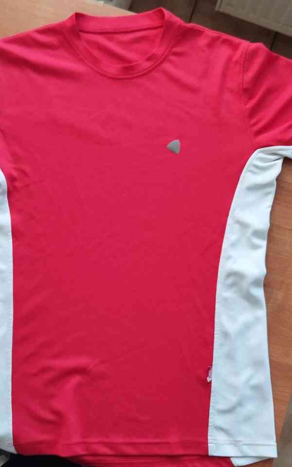 Čtyři trika vel. L,  XL tepláky a body jen za 43 Kč/ks - foto 7