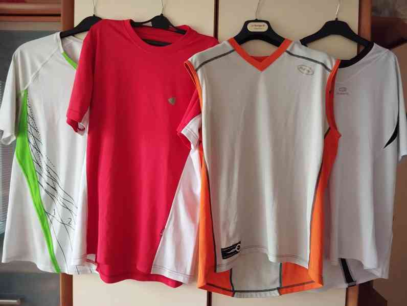 Čtyři trika vel. L,  XL tepláky a body jen za 43 Kč/ks - foto 2