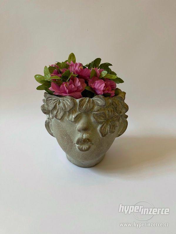 Hlava s květy - obal na květináč - foto 1