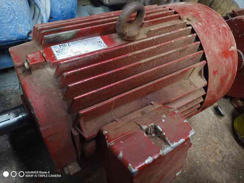 Elektromotor Mez Mohelnice, patkový  - foto 1