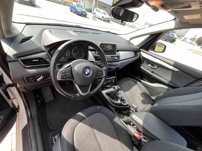 BMW 218i Active Tourer 1.499cm3 benzín - foto 6