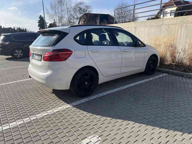 BMW 218i Active Tourer 1.499cm3 benzín - foto 3