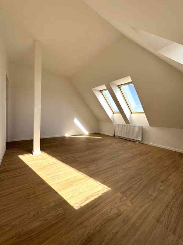 Světlý mezonet 106 m², 3+kk, po rekonstrukci (2026), možnost - foto 10