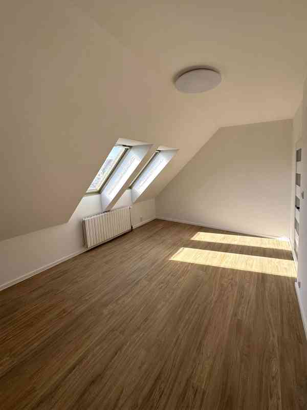 Světlý mezonet 106 m², 3+kk, po rekonstrukci (2026), možnost - foto 8