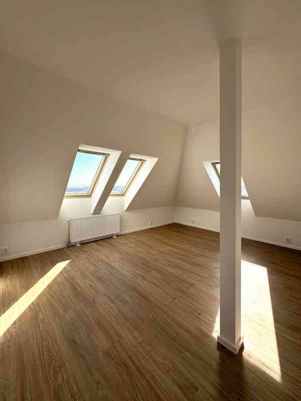 Světlý mezonet 106 m², 3+kk, po rekonstrukci (2026), možnost - foto 9