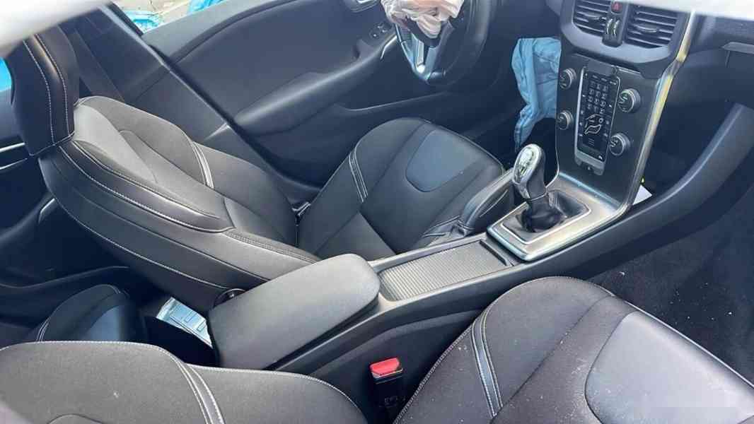Volvo V40, 1,6 - foto 9