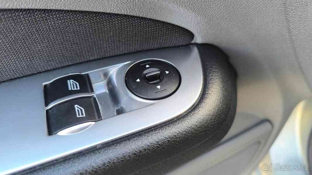 Ford Focus 1,6   16V, 74 kW NAV, KLIMA - foto 8