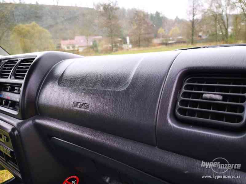 SUZUKI JIMNY 1.3 VTi / 4X4 / MÁLO NAJETO / NOVÁ STK / TAŽNÉ - foto 21