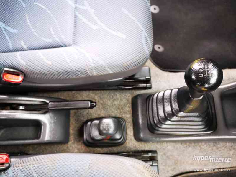 SUZUKI JIMNY 1.3 VTi / 4X4 / MÁLO NAJETO / NOVÁ STK / TAŽNÉ - foto 24
