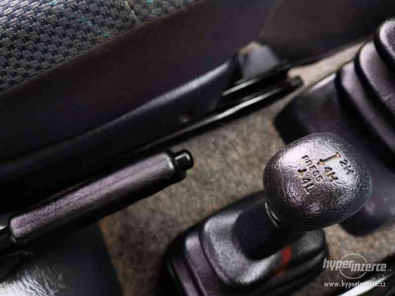 SUZUKI JIMNY 1.3 VTi / 4X4 / MÁLO NAJETO / NOVÁ STK / TAŽNÉ - foto 25