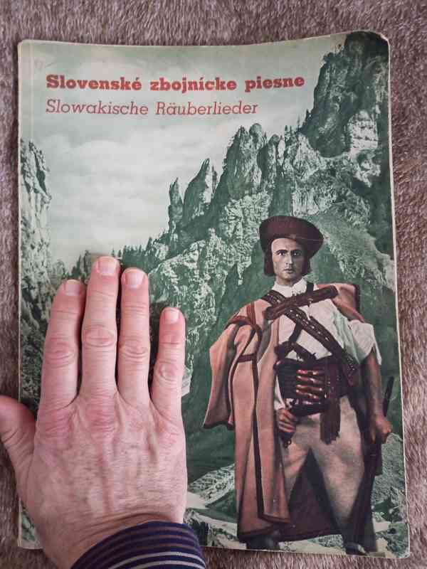 Prodám knížku "Slovenské zbojnícke piesne" (1941) s notami - foto 1