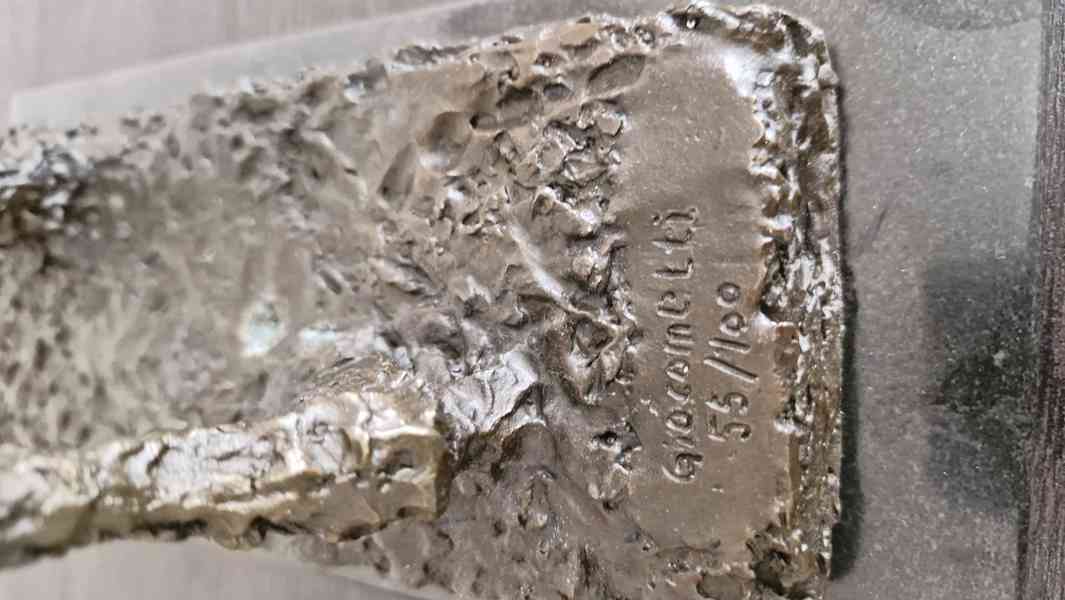 Giacometti  - Kráčející  -  bronz - foto 2