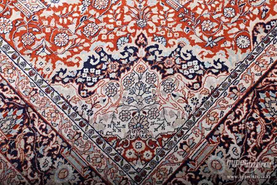 Hedvábný koberec z Kašmíru 293 X 181 cm - foto 3