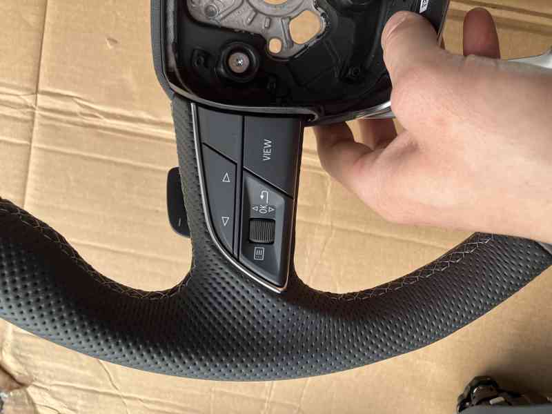 Zkosený volant AUDI S-line poloperforace q7 q8 - foto 2