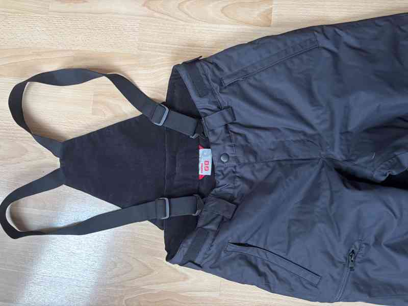 Lyzarske obleceni - foto 4