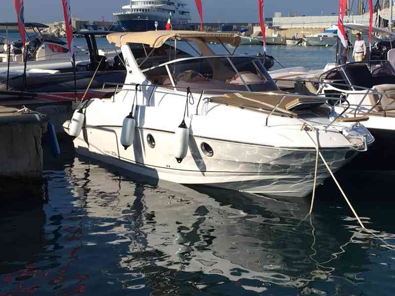 Luxusní rodinná jachta Laver 23xl / 7,62 metru + motor 250HP - foto 5