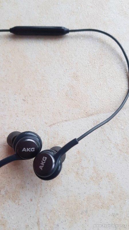 Špuntové sluchátka Samsung AKG - foto 2